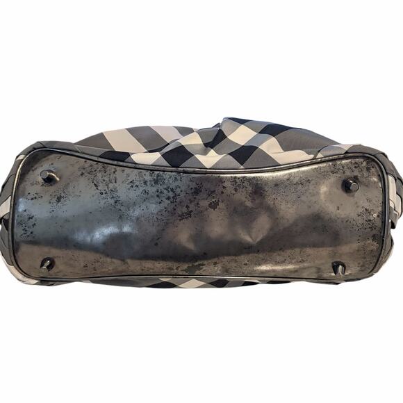 Burberry Gray/Metallic Nova Check Nylon & Patent Leather Easton Landscape Tote - Picture 4 of 14